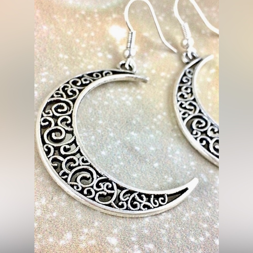🩶Crescent Moon Intricate Boho Earrings